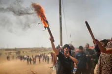 Na hranici s Gazou to vře. Tisíce Palestinců opět protestují za uprchlíky, Izraelci pálí ostrými