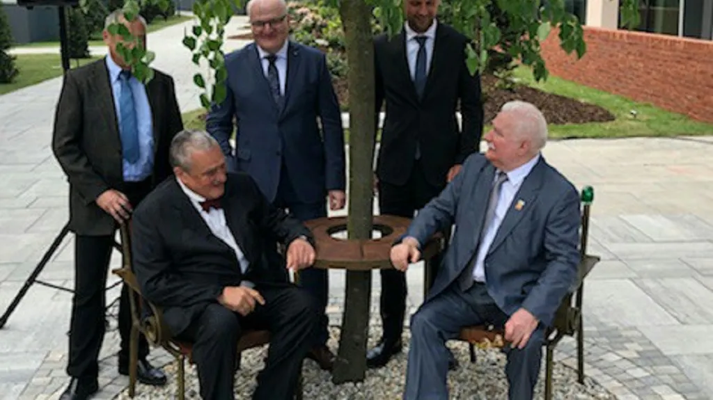 V Košicích slavnostně odhalili lavičku Václava Havla