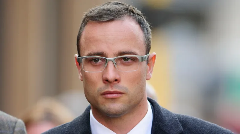 Oscar Pistorius přichází k soudu