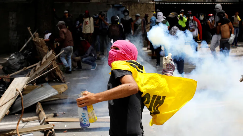 Protesty během generální stávky ve Venezuele