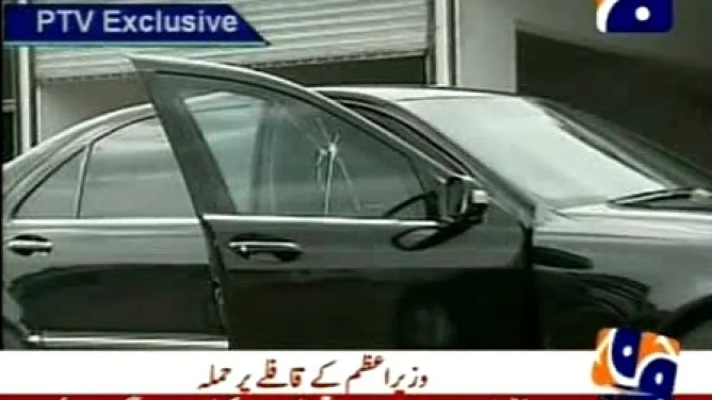 Vůz pákistánského premiéra po pokusu o atentát