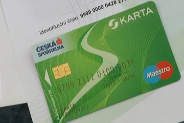 Vláda: Sociální dávky půjde dál vybírat i „na složenku“