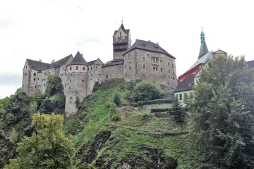 Hrad Loket vznikl o sto let dříve, než se předpokládalo, odhalili archeologové