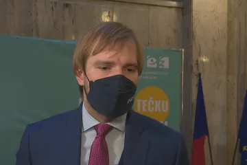 Náročné profese si mohou pravidla pro nošení respirátorů upravit, sdělil Vojtěch