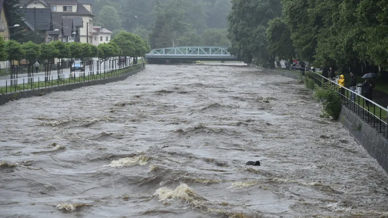 Ve Frýdlantu se vzedmula řeka Smědá