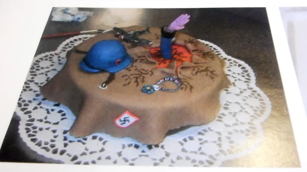 Dorty s nacistickými symboly