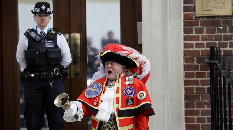 Tony Appleton oznamuje narození královského syna