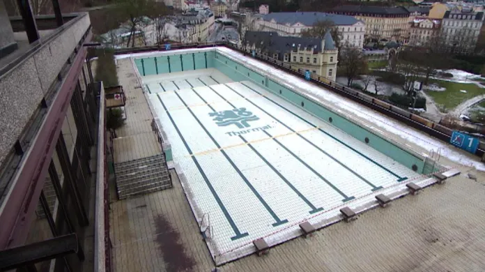 Vypuštěný bazén v hotelu Thermal