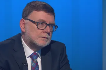Vláda lidem peníze nedává, jen jim bere méně, říká Stanjura