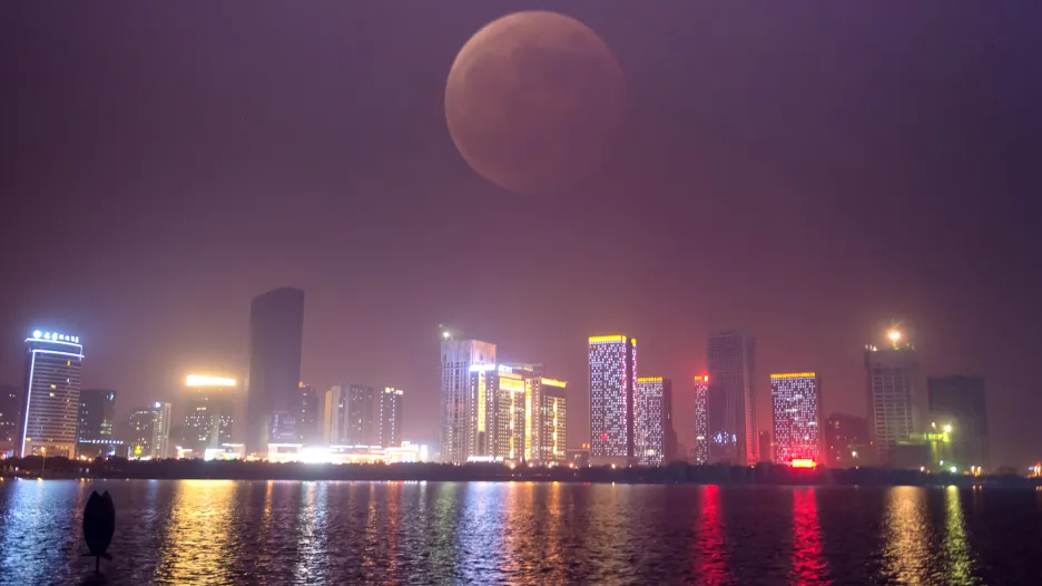 Krvavý měsíc nad čínským Hefei