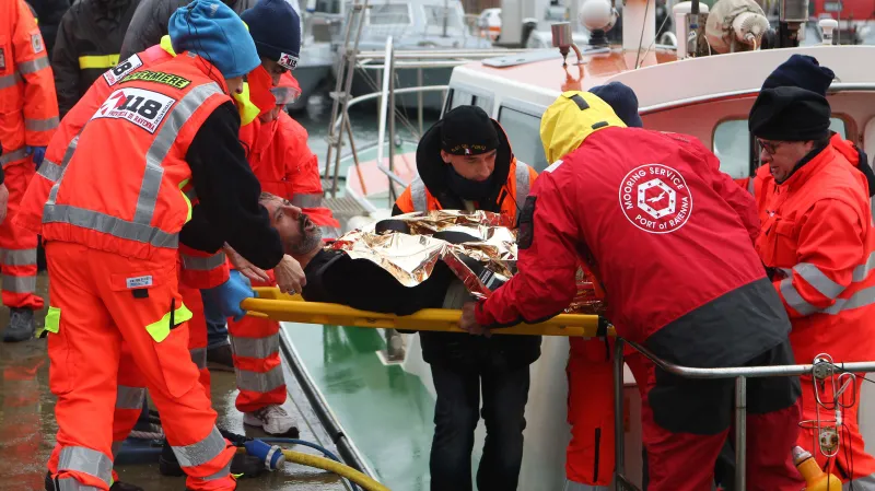 Záchrana námořníků poblíž severoitalského přístavu Ravenna