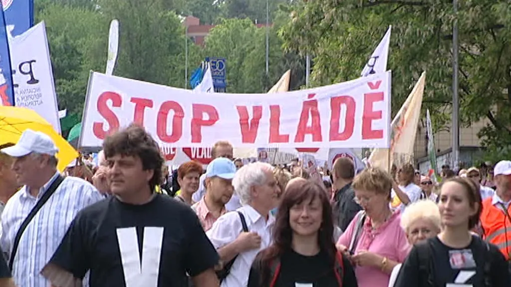 Pochod aktivistů k Úřadu vlády