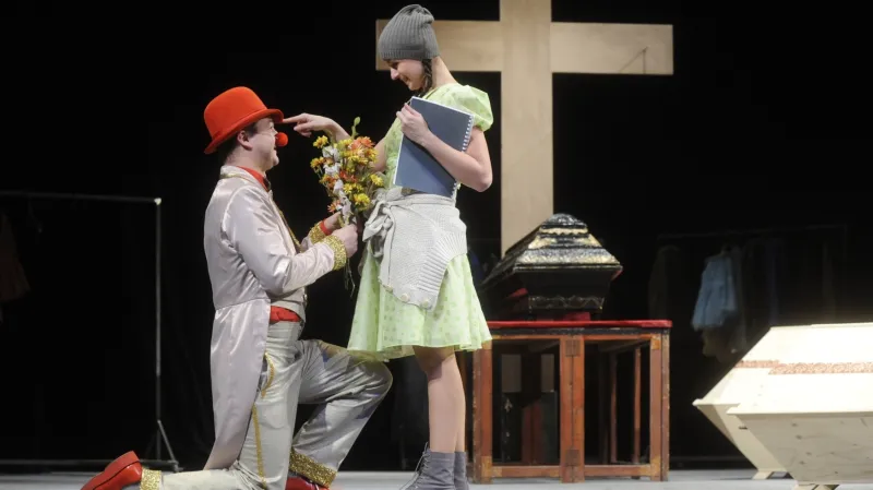 Pohřbívání / Kamil Pulec, Andrea Nakládalová