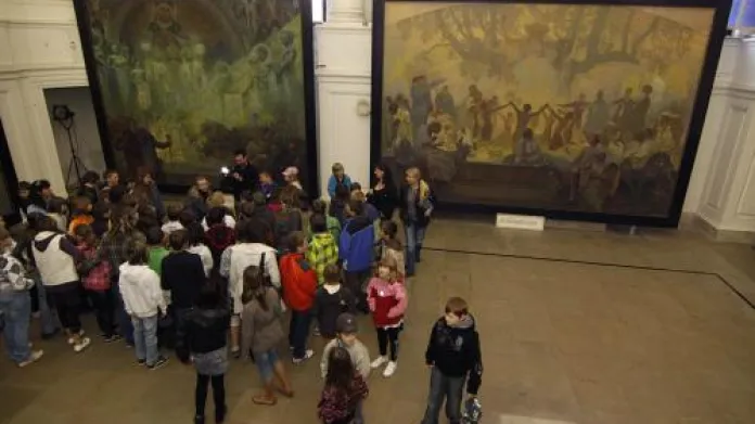 Znovuotevření expozice Slovanské epopeje na zámku v Moravském Krumlově s 15 z 20 Muchových pláten (duben 2011)