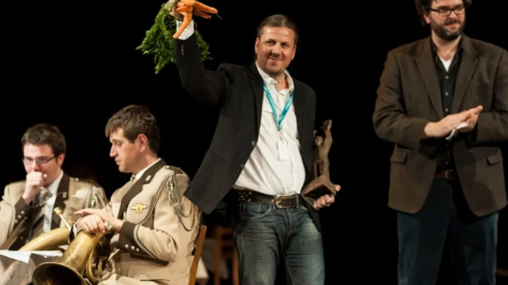 Dalibor Bártek při přebírání Ceny Respektu na MFDF Jihlava 2013