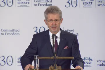 Svět založený na pravidlech snižuje riziko konfliktů, řekl Vystrčil při připomínce obětí holocaustu