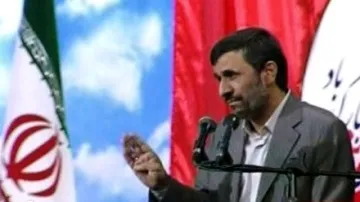 Mahmúd Ahmadínežád představuje letoun Karrar