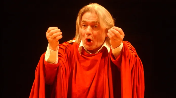 Ladislav Mrkvička v inscenaci Shakespearova dramatu Coriolanus v Národním divadle
