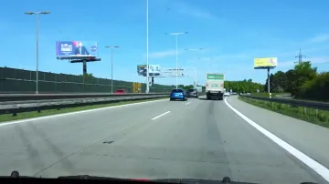 Billboardy u dálnice