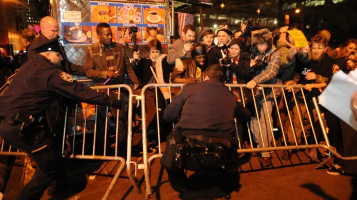 Zatýkání demonstrantů hnutí Okupujte Wall Street