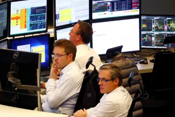 Akcie v klidu, libra sílí. Exportéři ale ve strachu z brexitu snižují vývoz na Ostrovy