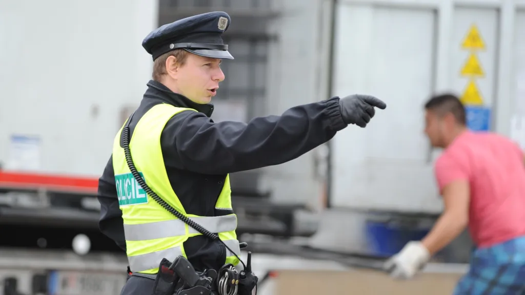 Policie na hranicích kontroluje auta