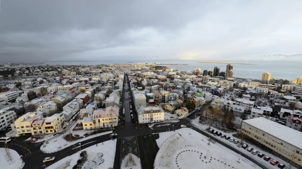 Reykjavík, Island – i když je to jedno z nejchladnějších míst v Evropě, ohřát se můžete v horkých pramenech