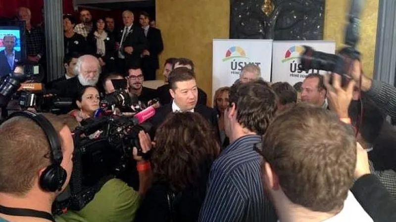 T. Okamura ve volebním štábu