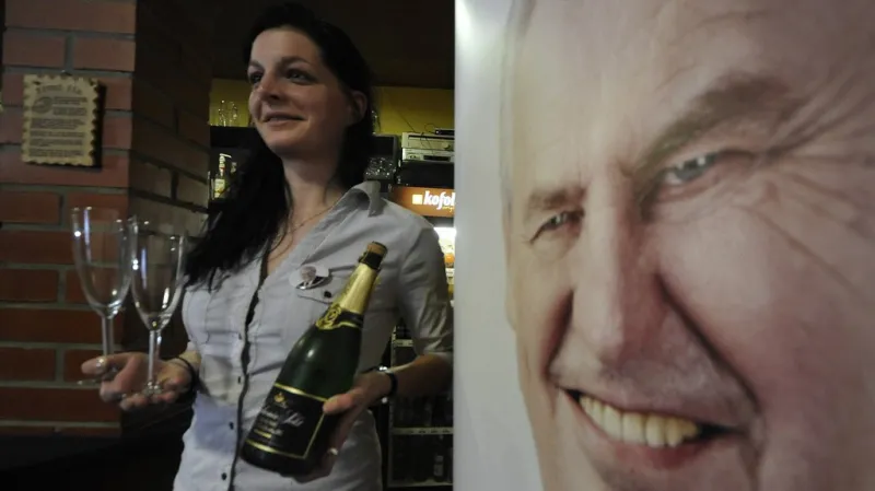 Příznivci Miloše Zemana oslavovali vítězství