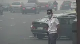 Moskevská policie se kvůli smogu bez roušek neobejde