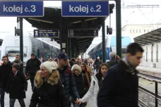 Počet cestujících ve vlacích Českých drah loni stoupl na 182 milionů. Cestuje se častěji na delší vzdálenosti