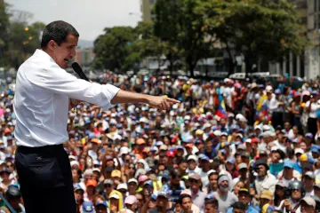 Při střetu s Madurovými jednotkami zemřela mladá žena. Přes sto lidí je zraněných