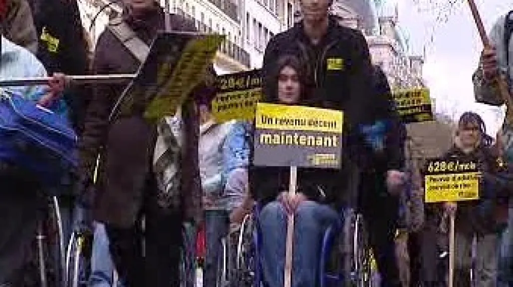 Demonstrace handicapovaných v Paříži