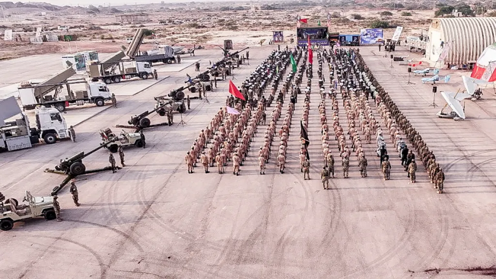 Cvičení íránských revolučních gard na sporném ostrově Abú Músá v roce 2023