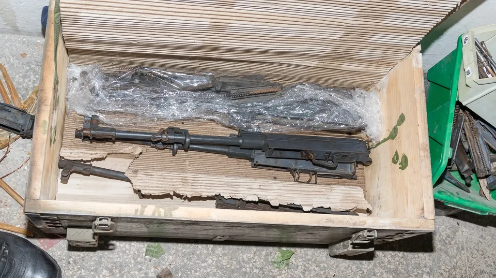 Zbraně a výbušniny nalezené při domovních prohlídkách