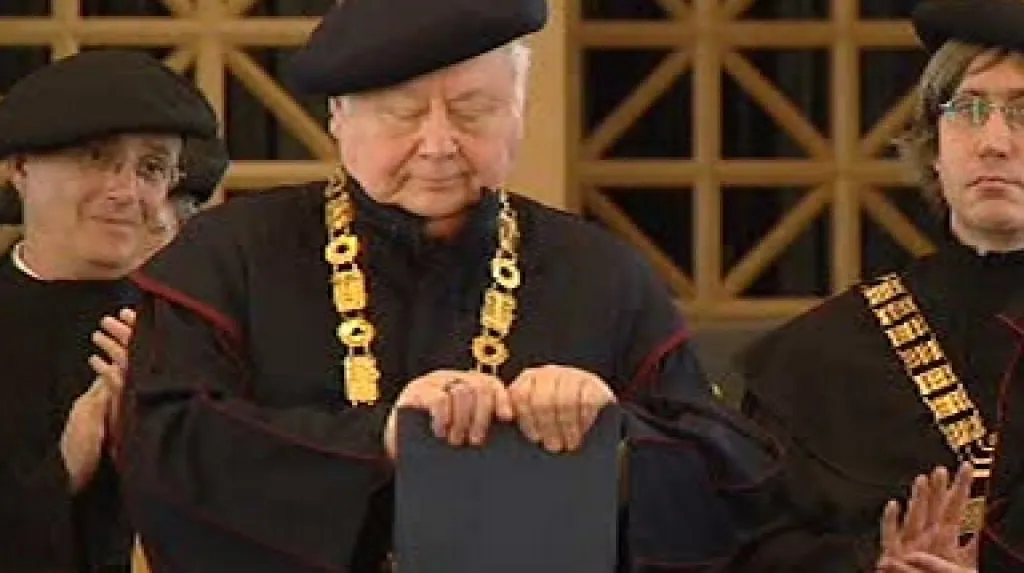 Oleg Tabakov přebírá čestný doktorát