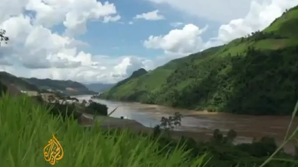 Laos staví na Mekongu obří elektrárnu