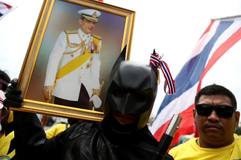 Thajci jsou znovu v ulicích. Protivládních demonstrací se účastní stále větší počet lidí