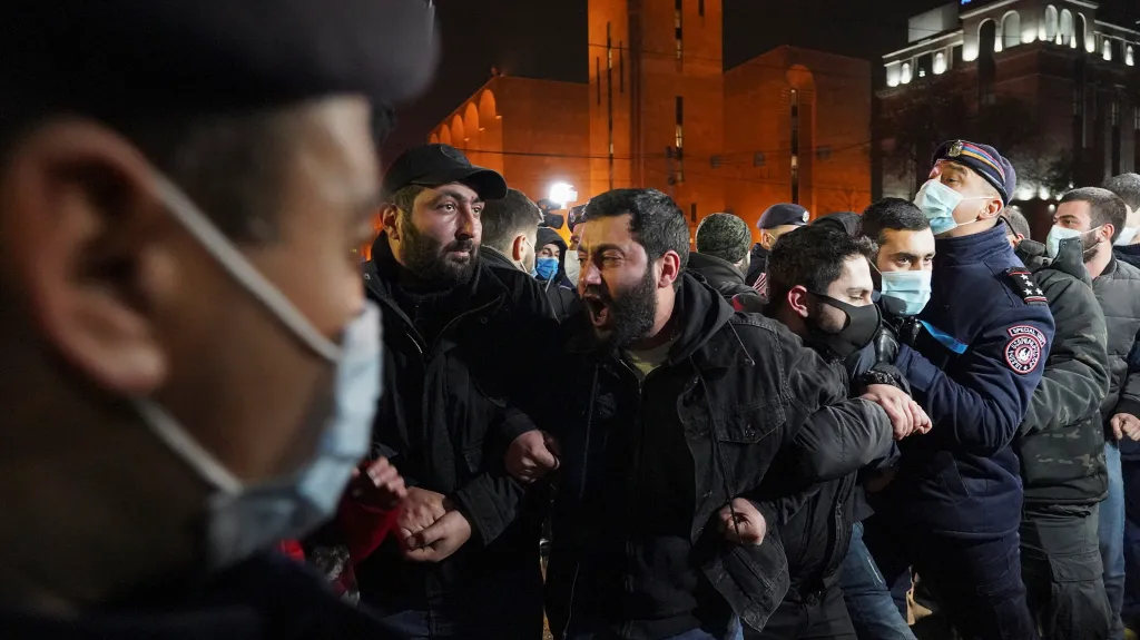 V prosinci pokračují protesty za demisi premiéra v Jerevanu