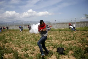 U Idomeni se střetli běženci s makedonskou policií, došlo na slzný plyn i kameny