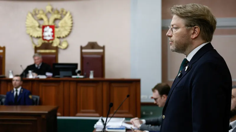 Šéf ruské opoziční strany Jabloko Nikolaj Rybakov při své obhajobě u ruského nejvyššího soudu