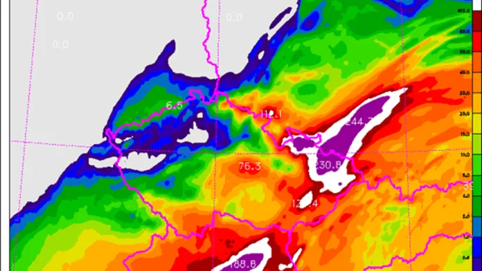 Očekávané srážky za 24 hodin v období od sobotního do nedělního rána podle modelu ALADIN. Předpověď 30 hodin dopředu