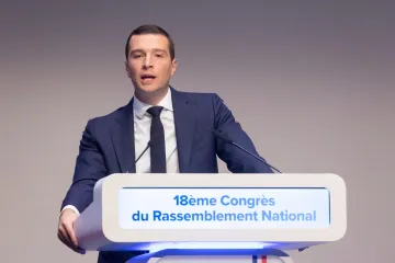 Bardella bude zřejmě ostřejší než Le Penová. Spojení s radikálem Zemmourem se ale brání 