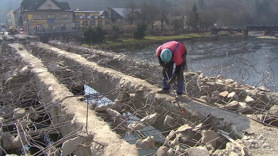 Demolice mostu v Železném Brodě