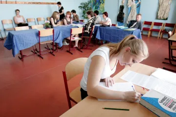 Student s poruchou učení má na maturitu víc času, někteří se toho snaží zneužít