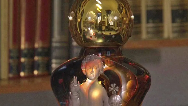 Skleněná soška Pražského Jezulátka