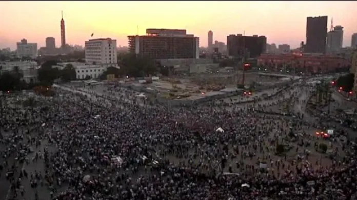 Egypťané se vrací na Tahrír