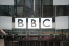 Moderátor BBC podle sítí brilantně shrnul uplynulý rok. Nejdřív mlčel, potom řekl „sbohem“
