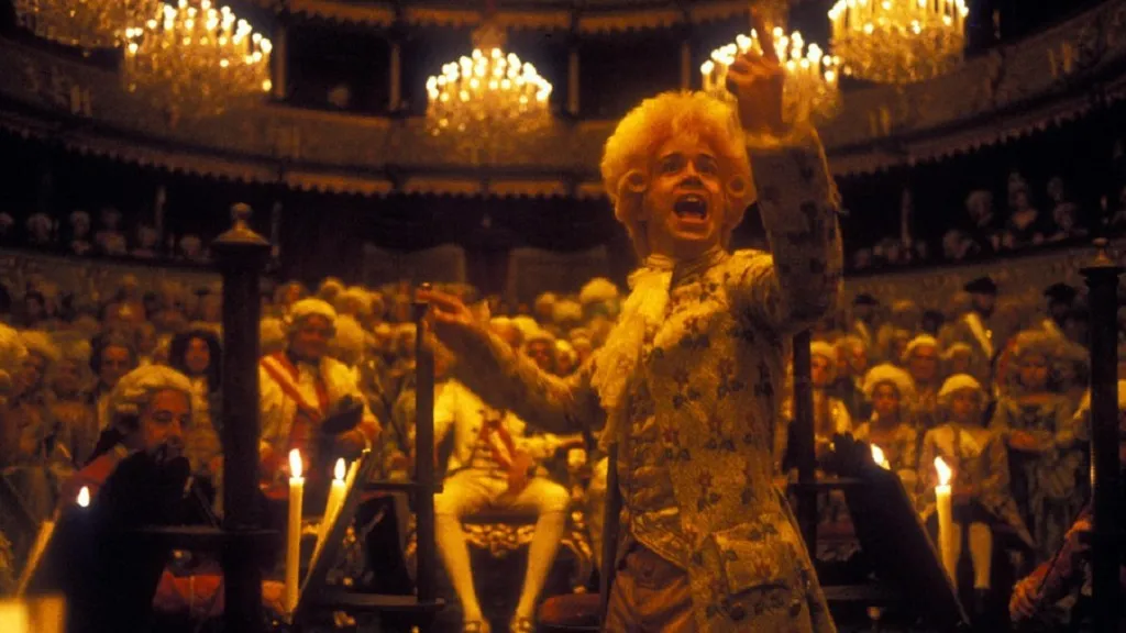 Amadeus (1984). Historické drama o střetu geniality s průměrností se Forman vrátil natočit do Prahy. Pod dohledem StB vzniklo strhující dílo, které si vysloužilo osm Oscarů a vyvolalo mozartomanii