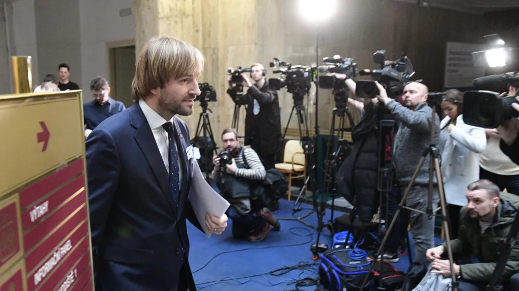 Ministr zdravotnictví Adam Vojtěch před novináři